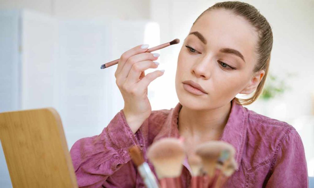 makeup home young beautiful woman with makeup brush applies eye shadow front small mirror 78492 8774 full | فروشگاه موراشین